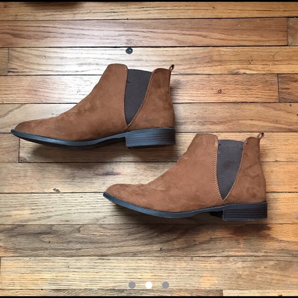 brown boots - Picture 1 of 2